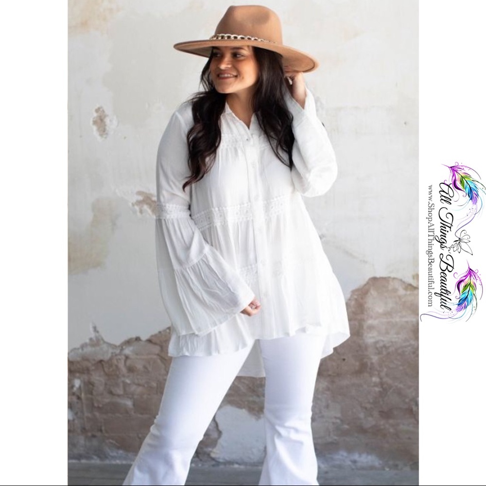 •L&B The Freebird Bell Sleeve Top•